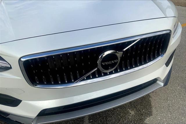 2025 Volvo V90 Cross Country Vehicle Photo in KANSAS CITY, MO 64114-4545