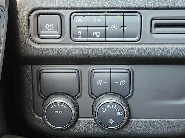 2024 Chevrolet Suburban Vehicle Photo in DENTON, TX 76210-9321