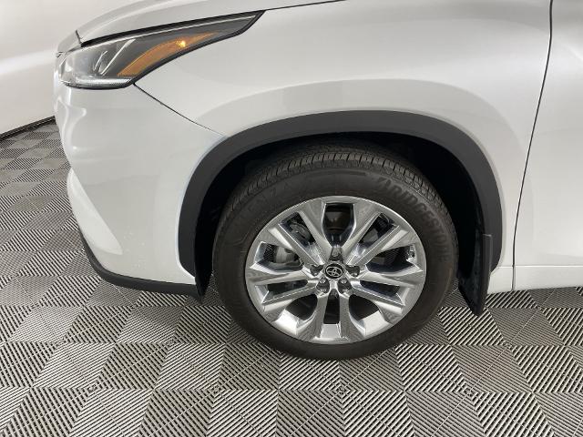 2024 Toyota Highlander Vehicle Photo in GILBERT, AZ 85297-0402