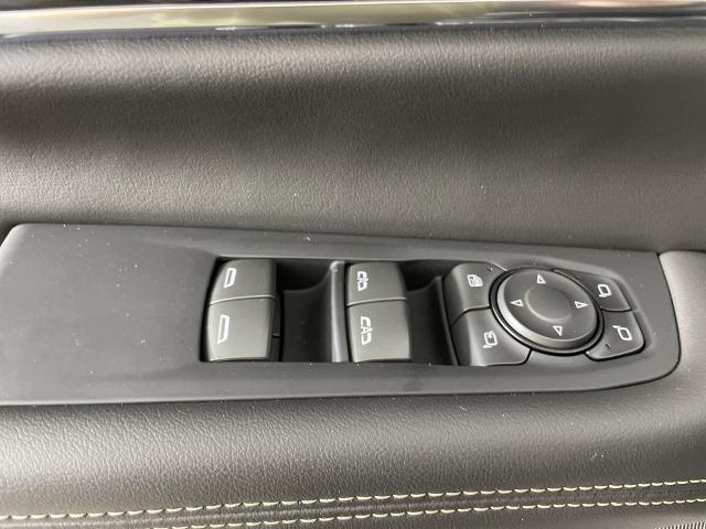 2025 GMC Yukon Vehicle Photo in GILBERT, AZ 85297-0402