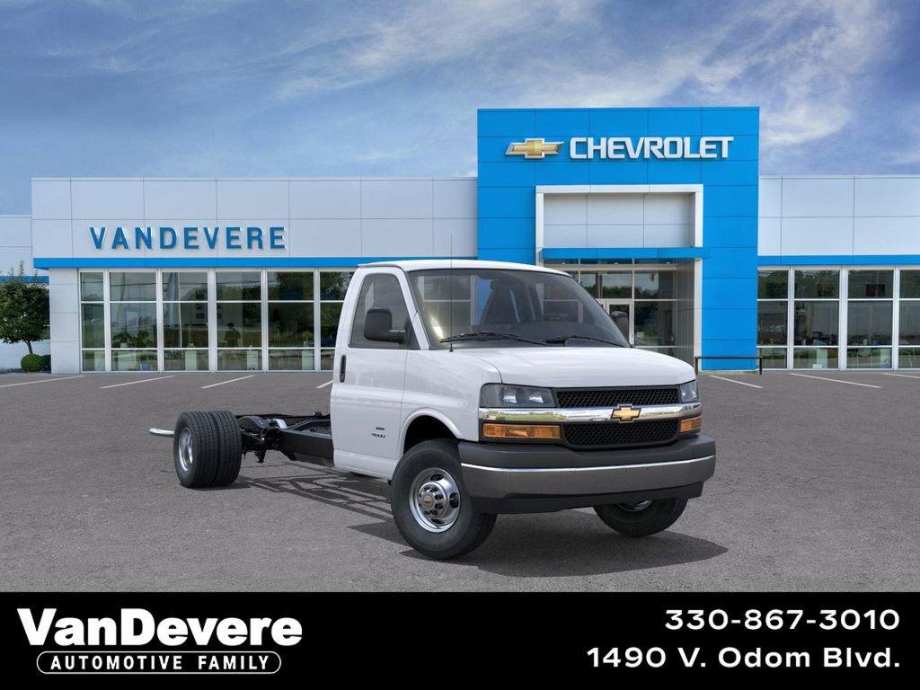 2026 Chevrolet Express Cutaway 3500 Vehicle Photo in AKRON, OH 44320-4088