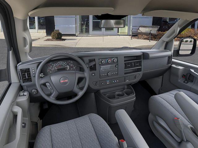 2025 GMC Savana Cutaway 3500 Vehicle Photo in DANBURY, CT 06810-5034