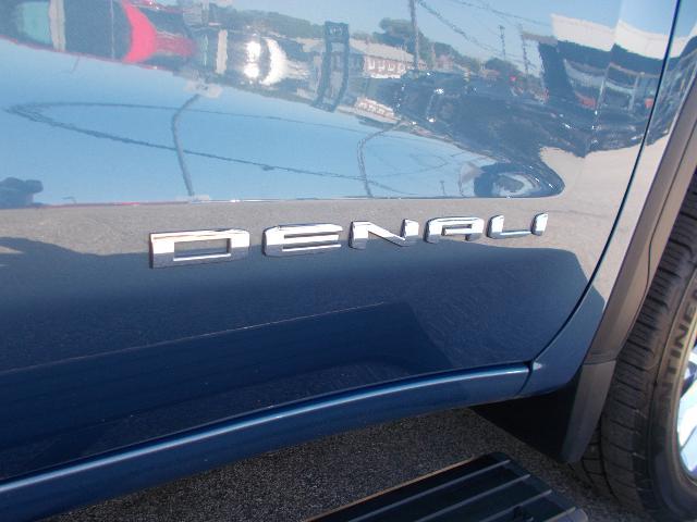 2024 GMC Sierra 1500 Vehicle Photo in LOWELL, MA 01852-4336