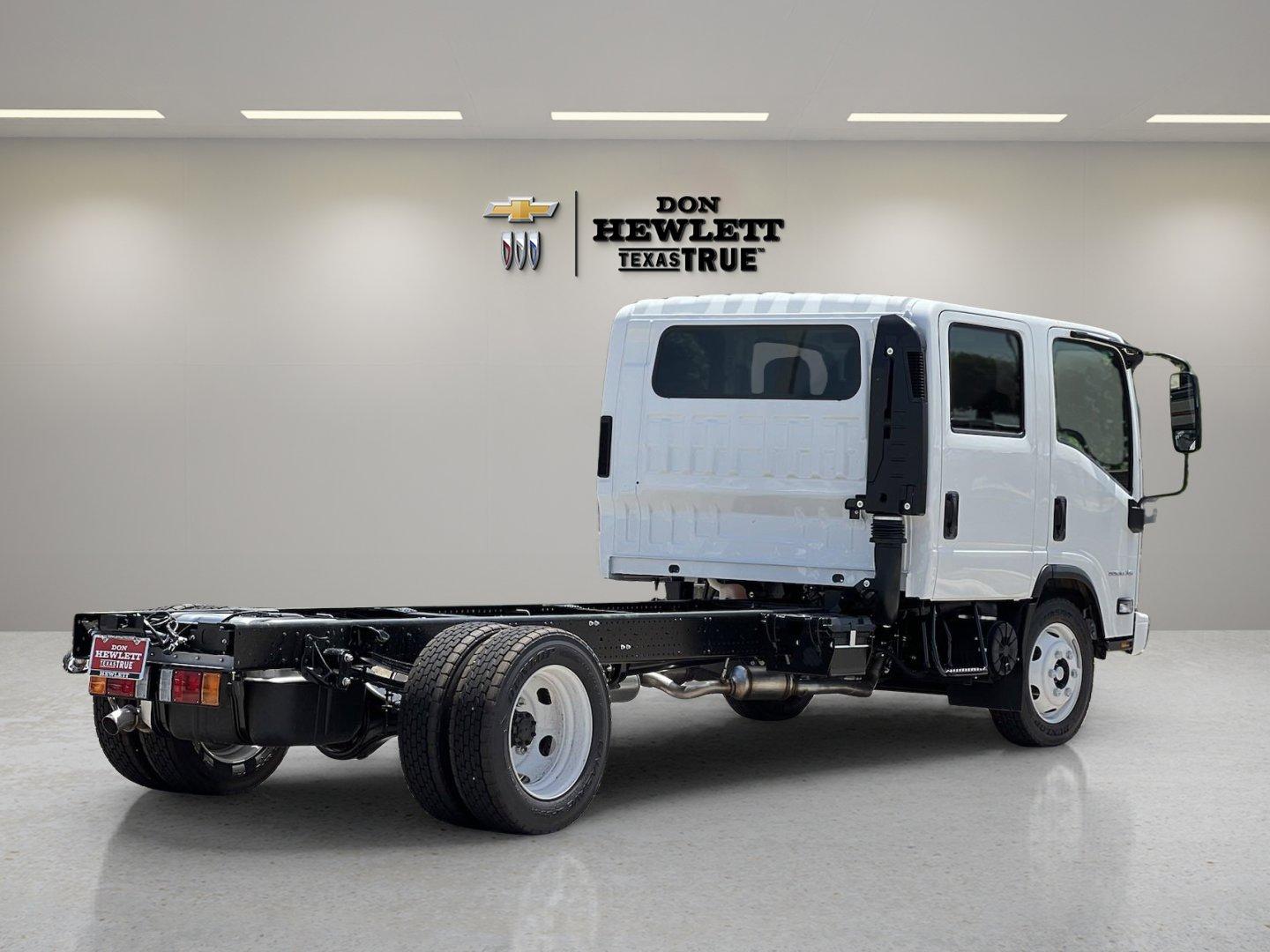 2025 Chevrolet Low Cab Forward 5500 XG Vehicle Photo in GEORGETOWN, TX 78626-7508