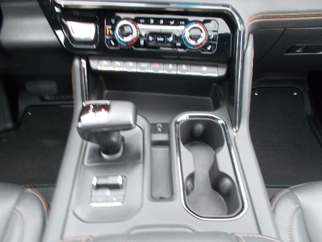 2022 GMC Sierra 1500 Vehicle Photo in LOWELL, MA 01852-4336