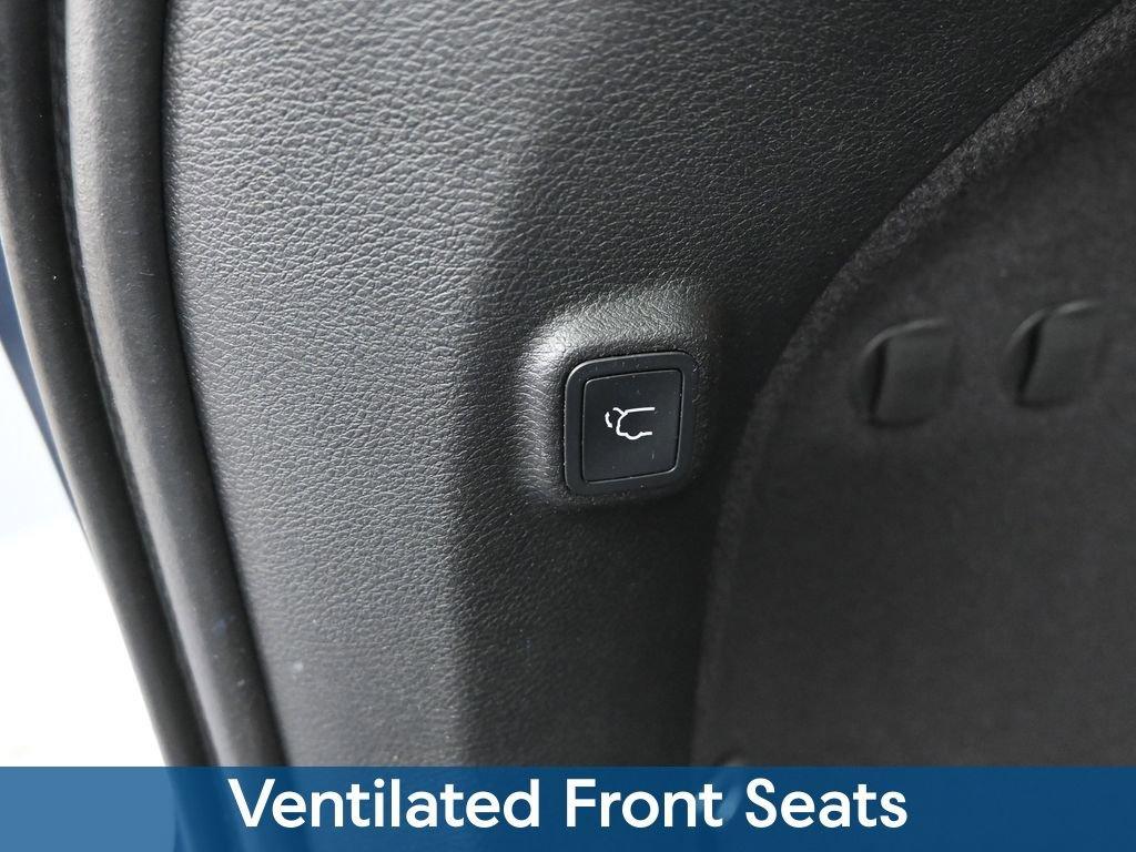 2020 Jeep Cherokee Vehicle Photo in Cedar Rapids, IA 52402