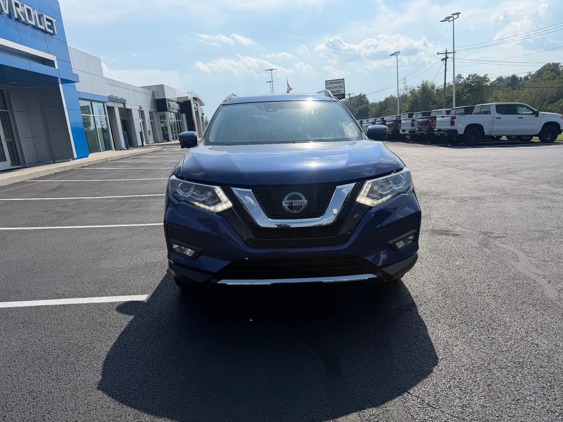 2018 Nissan Rogue photo 9 of 36