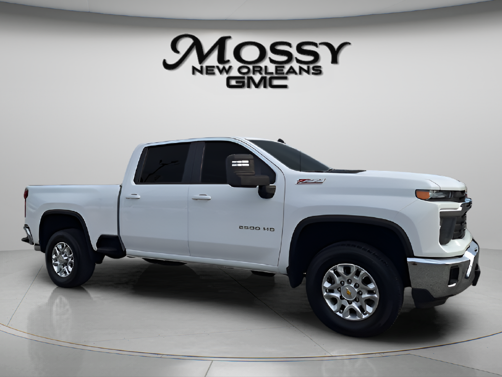 2024 Chevrolet Silverado 2500 HD photo 3 of 31