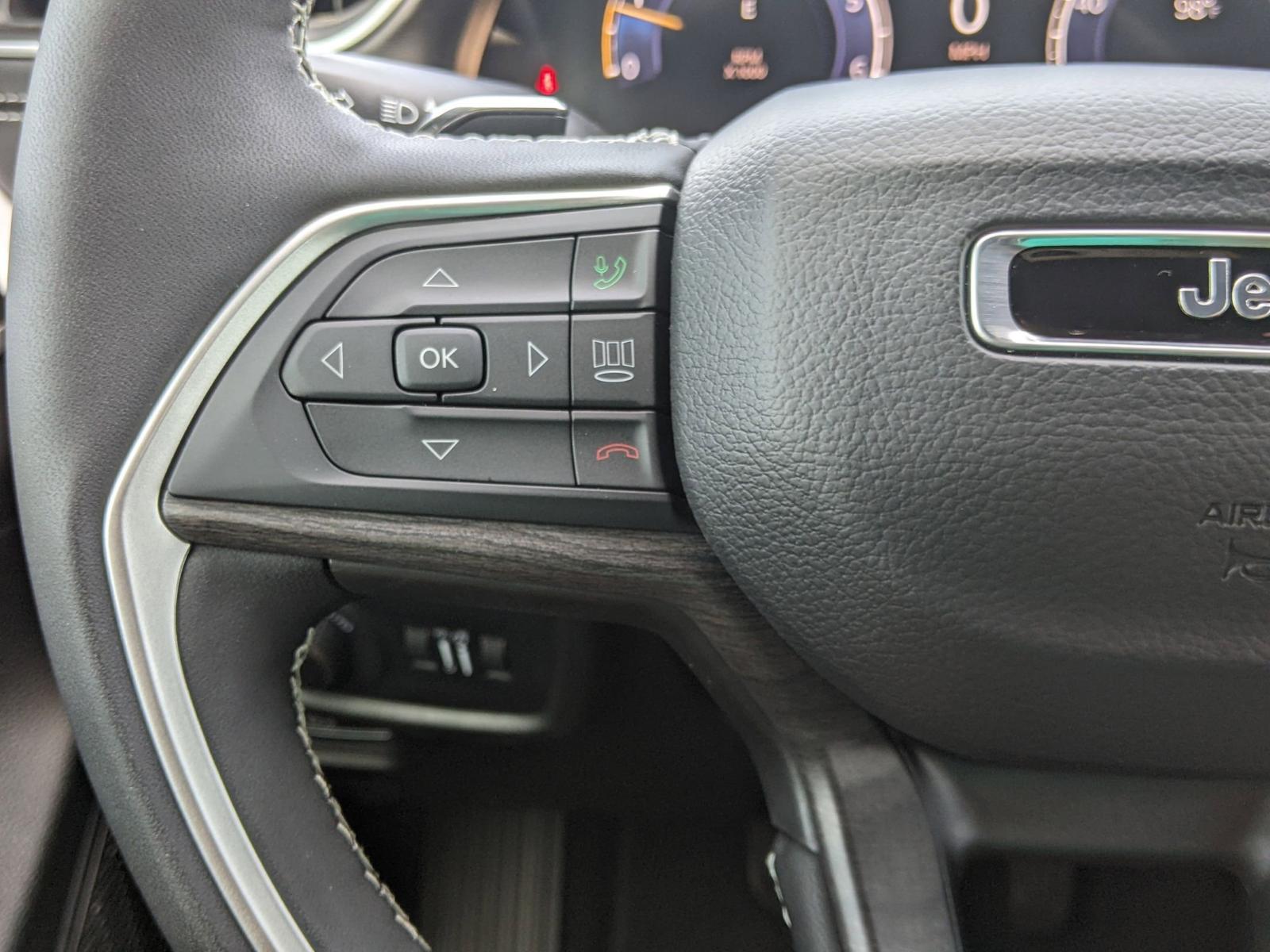 2025 Jeep Grand Cherokee L Vehicle Photo in Seguin, TX 78155