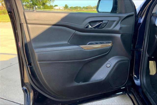 2022 GMC Acadia Vehicle Photo in TOPEKA, KS 66609-0000