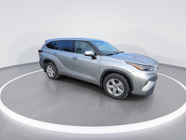2022 Toyota Highlander Vehicle Photo in Pleasant Hills, PA 15236