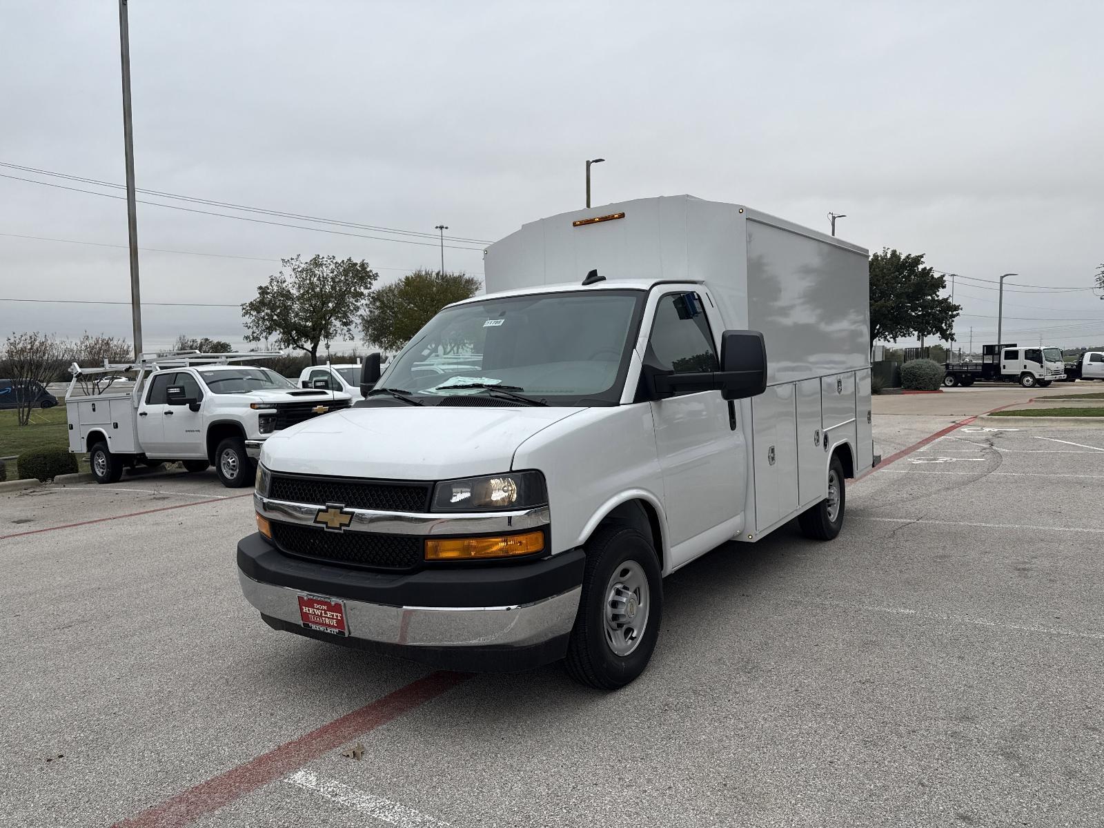 2025 Chevrolet Express Cutaway 3500 Vehicle Photo in GEORGETOWN, TX 78626-7508