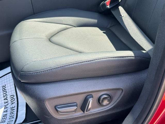 2025 Toyota Grand Highlander Vehicle Photo in COLUMBIA, MO 65203-3903