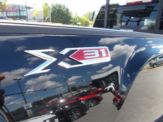 2025 GMC Sierra 2500 HD Vehicle Photo in LOWELL, MA 01852-4336