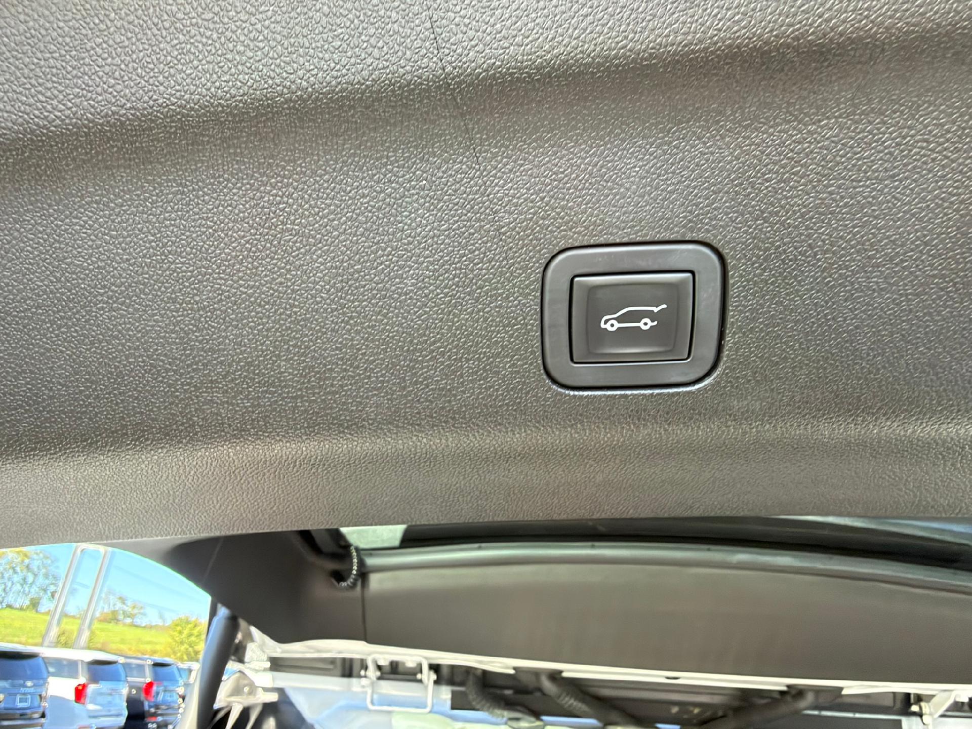 2025 Chevrolet Tahoe photo 14 of 40