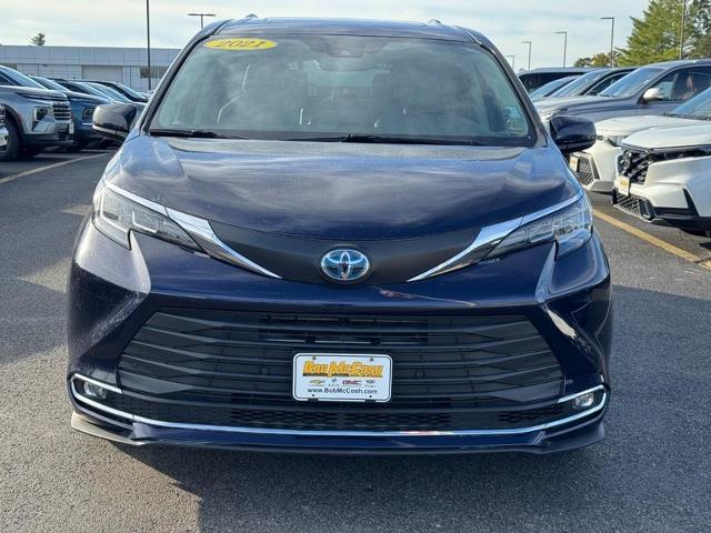 2021 Toyota Sienna Vehicle Photo in COLUMBIA, MO 65203-3903