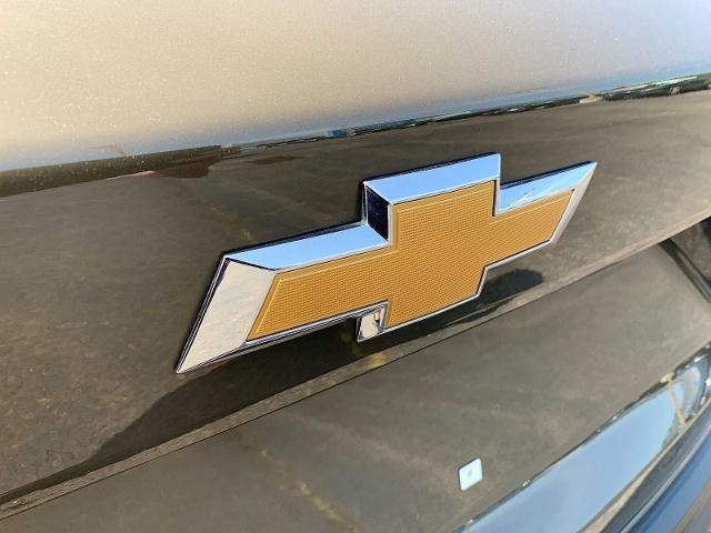 2024 Chevrolet Trax Vehicle Photo in MOON TOWNSHIP, PA 15108-2571