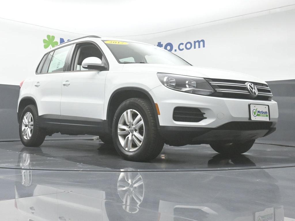 2017 Volkswagen Tiguan Vehicle Photo in Marion, IA 52302