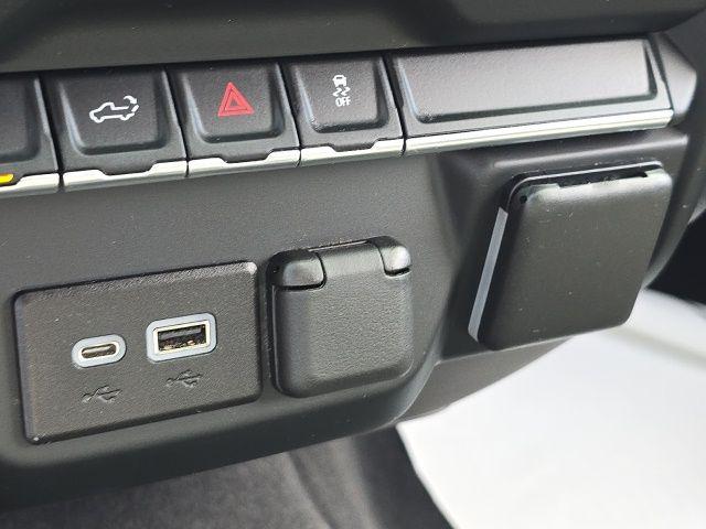 2023 Chevrolet Silverado 1500 Vehicle Photo in Pleasant Hills, PA 15236