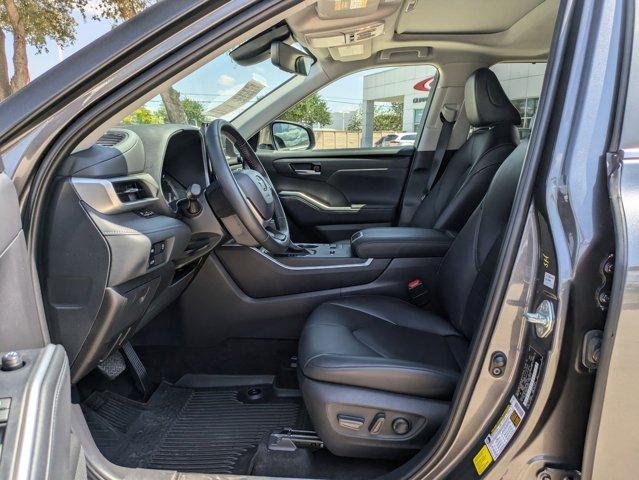 2024 Toyota Highlander Vehicle Photo in SELMA, TX 78154-1459