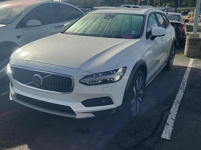 2025 Volvo V90 Cross Country Vehicle Photo in KANSAS CITY, MO 64114-4545