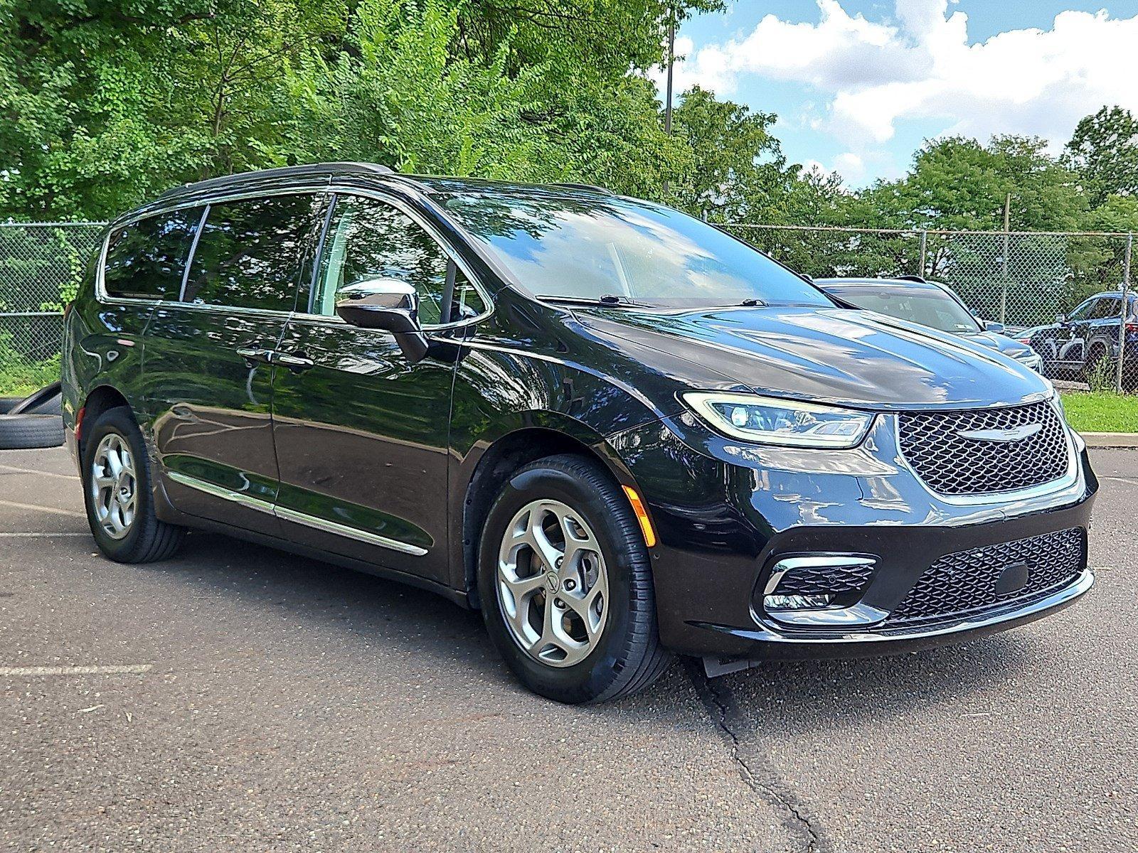 2022 Chrysler Pacifica Vehicle Photo in Trevose, PA 19053