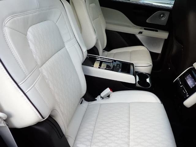 2023 Lincoln Aviator Vehicle Photo in ZELIENOPLE, PA 16063-2910