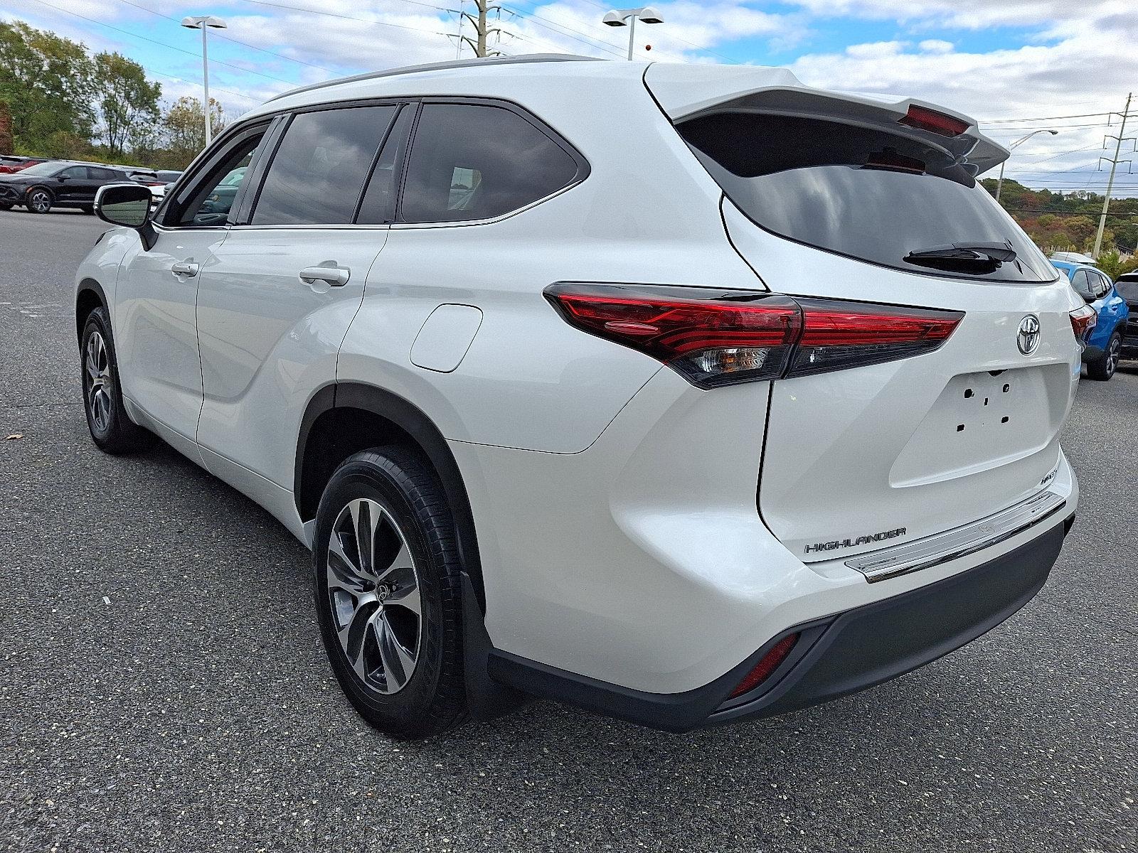 2022 Toyota Highlander Vehicle Photo in BETHLEHEM, PA 18017-9401