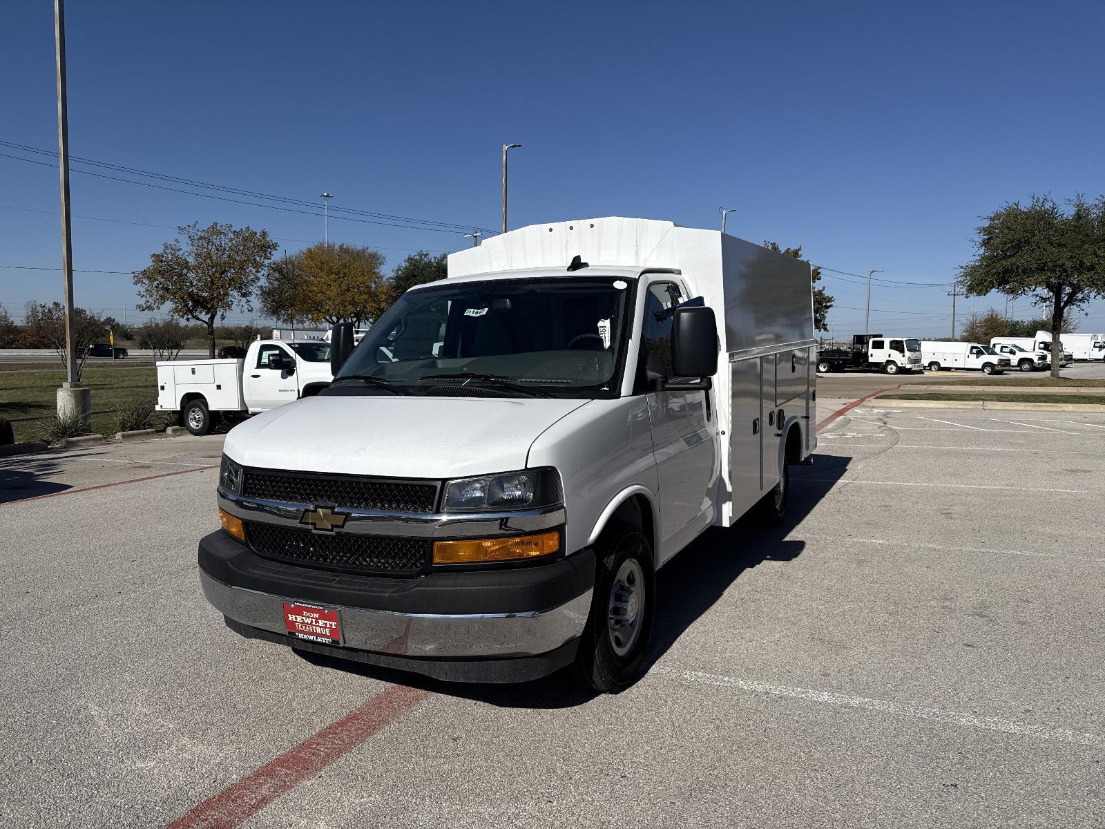 2025 Chevrolet Express Cutaway 3500 Vehicle Photo in GEORGETOWN, TX 78626-7508