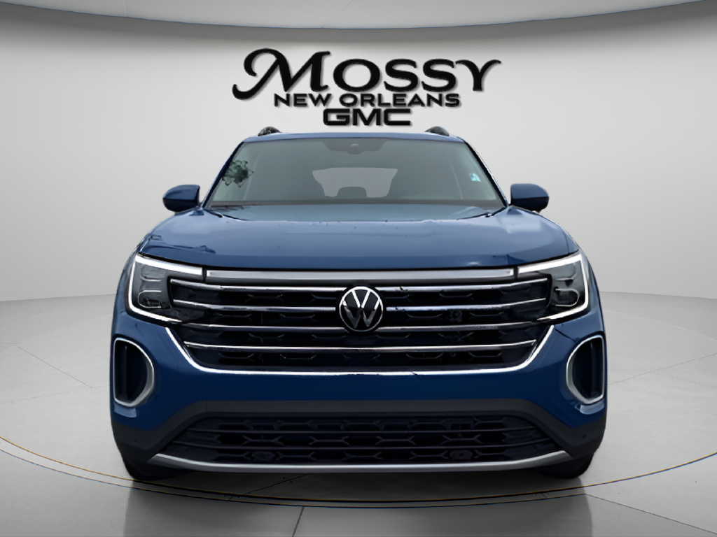 2026 Volkswagen Atlas photo 2 of 36