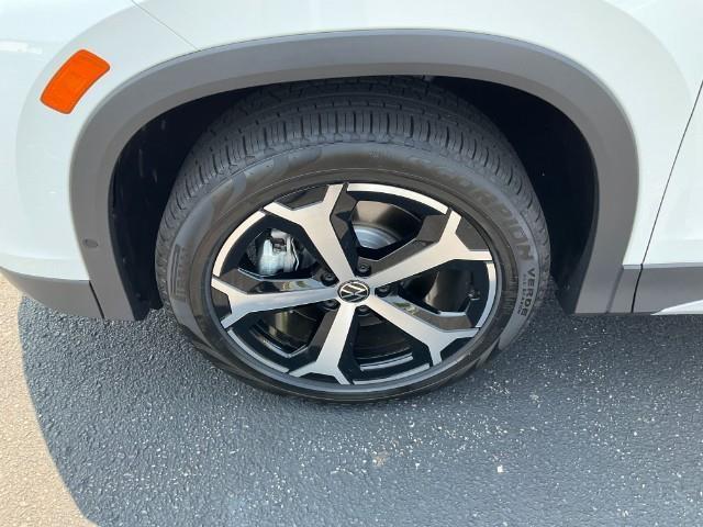 2025 Volkswagen Tiguan Vehicle Photo in Oshkosh, WI 54904