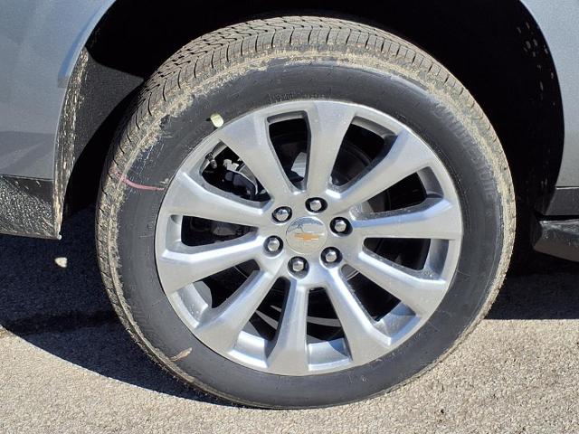 2025 Chevrolet Suburban Vehicle Photo in Denton, TX 76205