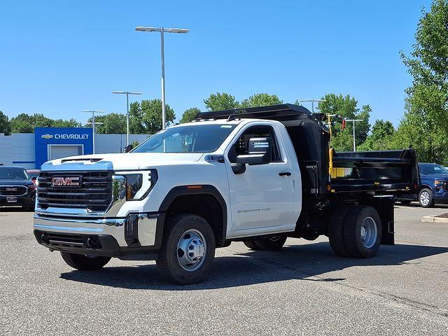 2025 GMC Sierra 3500 HD Chassis Cab Vehicle Photo in DANBURY, CT 06810-5034