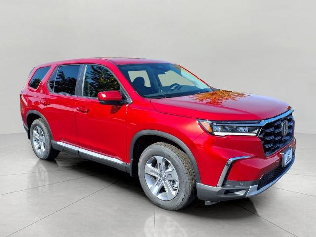 2025 Honda Pilot Vehicle Photo in Neenah, WI 54956