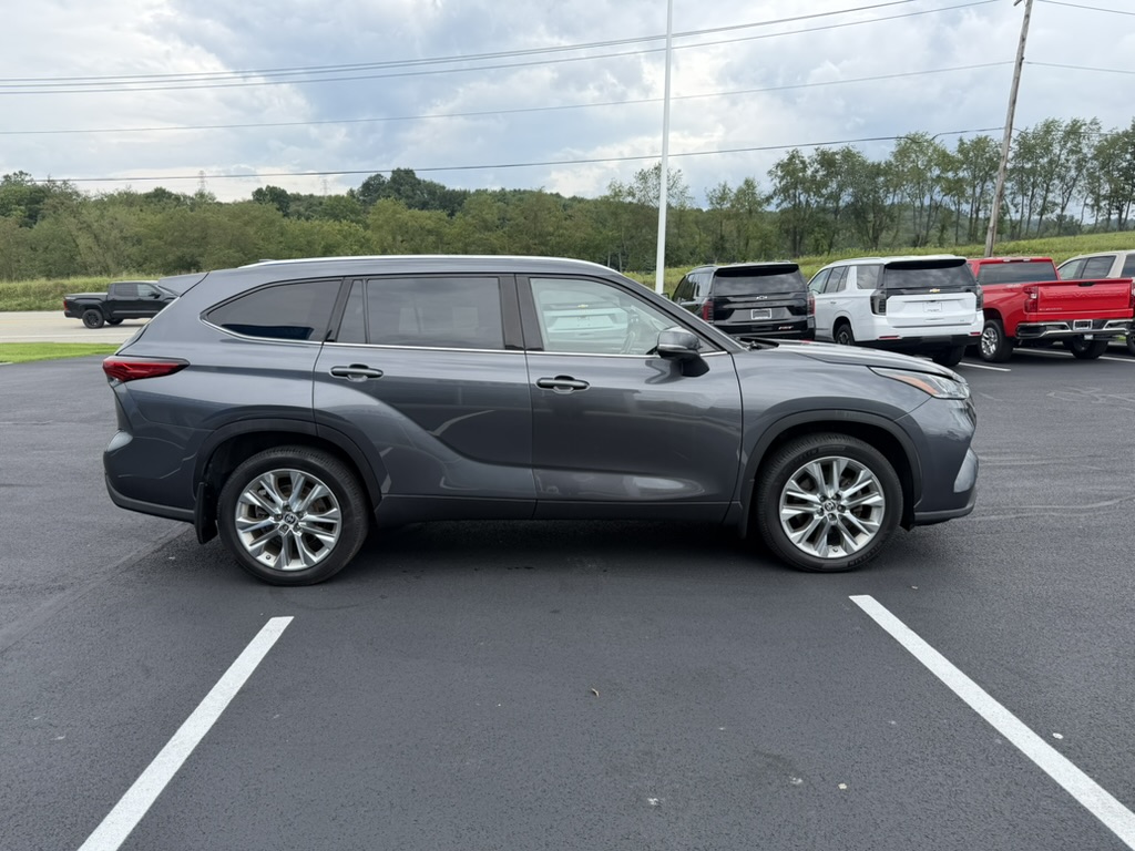 2021 Toyota Highlander photo 7 of 38