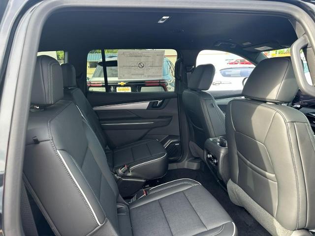 2025 Buick Enclave Vehicle Photo in COLUMBIA, MO 65203-3903
