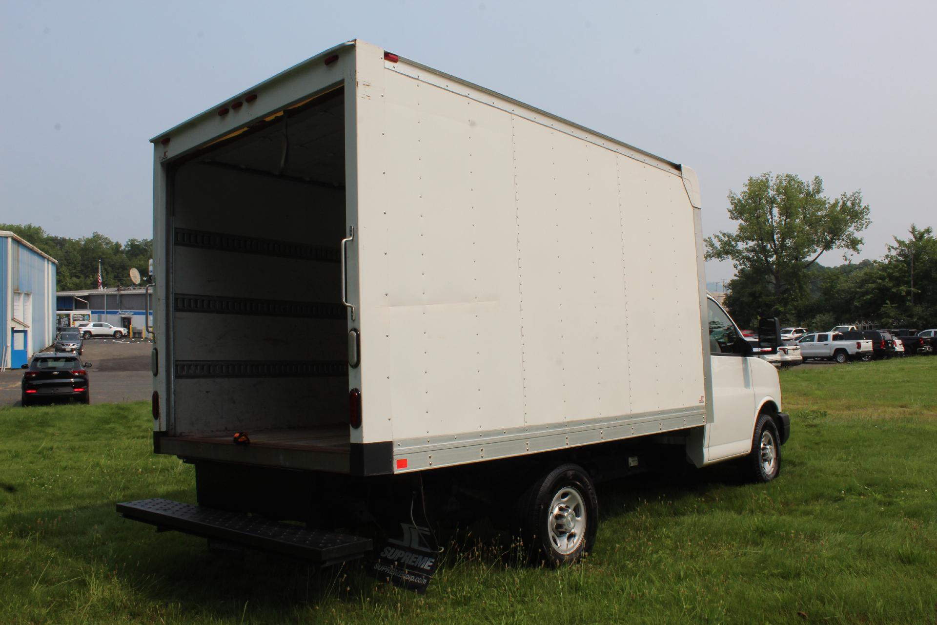 2014 Chevrolet Express Cutaway 3500 Vehicle Photo in NORTHAMPTON, MA 01060-1120
