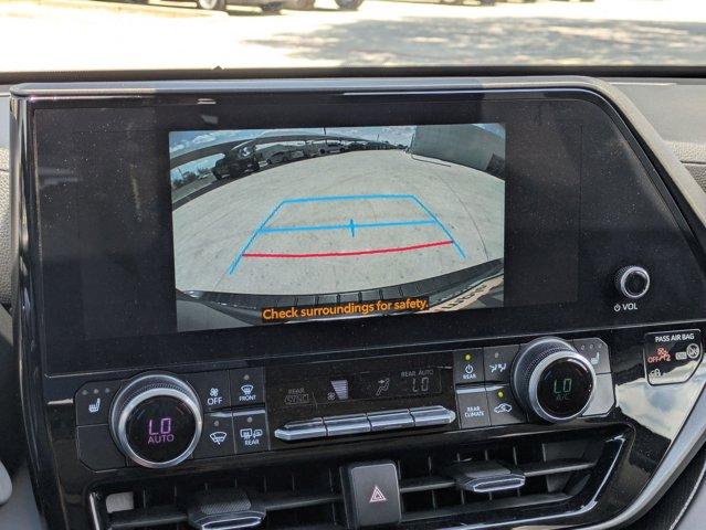 2024 Toyota Highlander Vehicle Photo in SELMA, TX 78154-1459