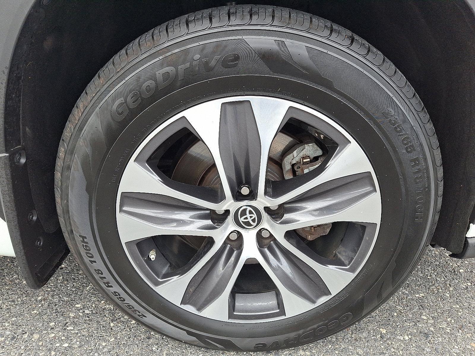 2022 Toyota Highlander Vehicle Photo in BETHLEHEM, PA 18017-9401