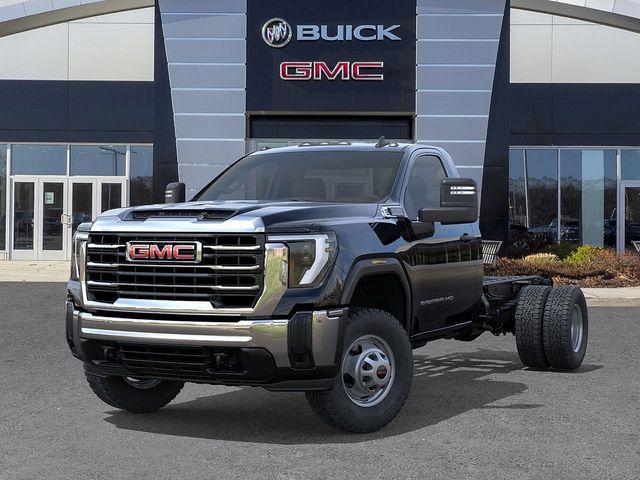 2025 GMC Sierra 3500 HD Chassis Cab Vehicle Photo in DANBURY, CT 06810-5034