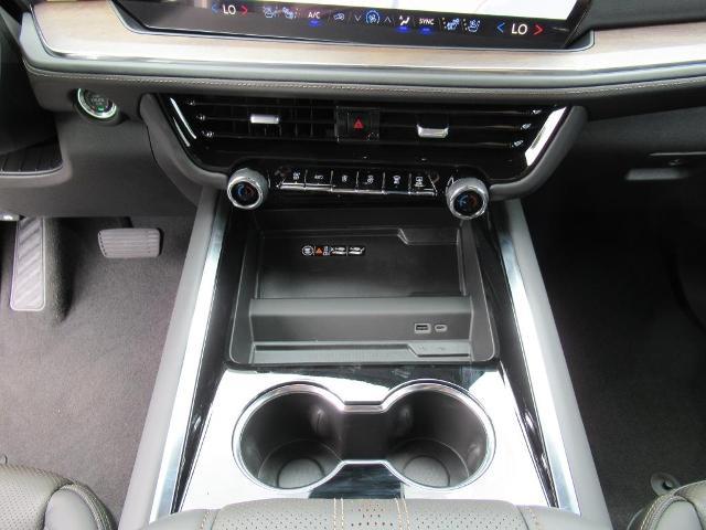 2025 Chevrolet Suburban Vehicle Photo in LEESBURG, FL 34788-4022