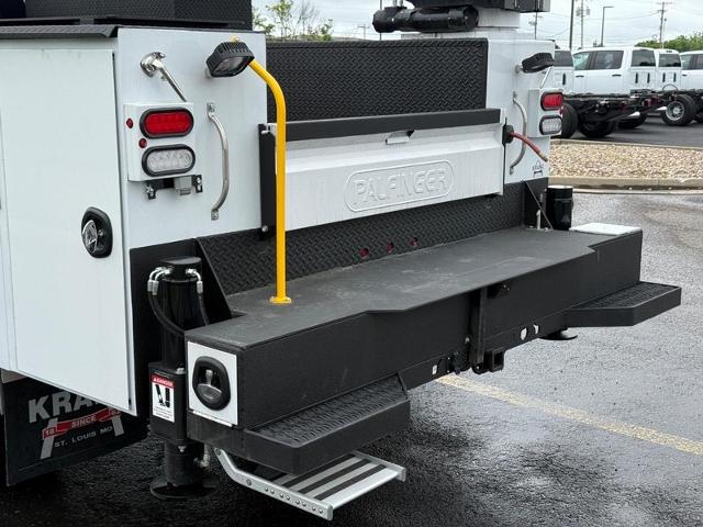 2024 Chevrolet Silverado 5500 HD Vehicle Photo in COLUMBIA, MO 65203-3903