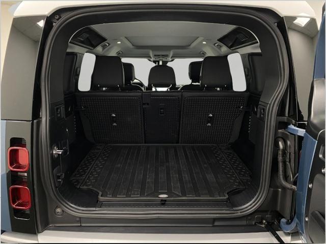 2025 Defender Vehicle Photo in Appleton, WI 54913