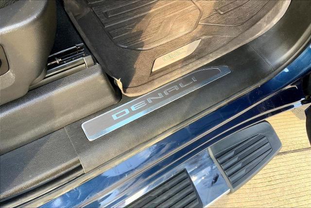 2022 GMC Sierra 2500 HD Vehicle Photo in TOPEKA, KS 66609-0000