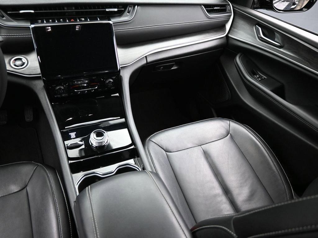 2023 Jeep Grand Cherokee L Vehicle Photo in Cedar Rapids, IA 52402