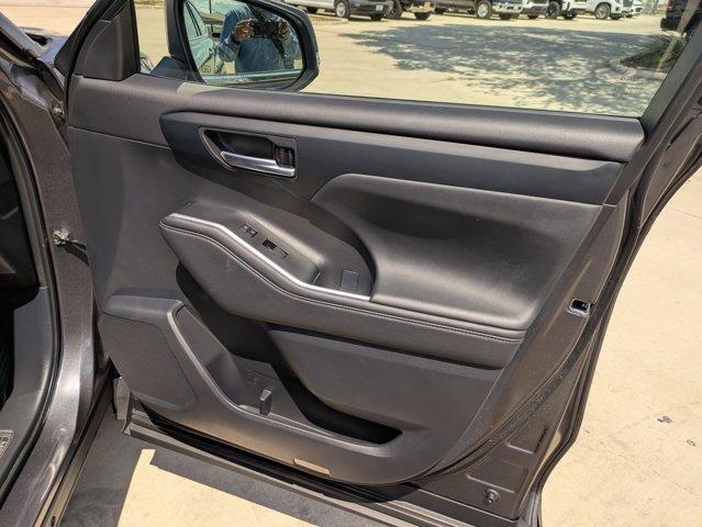 2024 Toyota Highlander Vehicle Photo in SELMA, TX 78154-1459