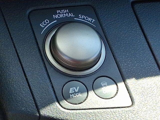 2013 Lexus ES 300h Vehicle Photo in DANBURY, CT 06810-5034