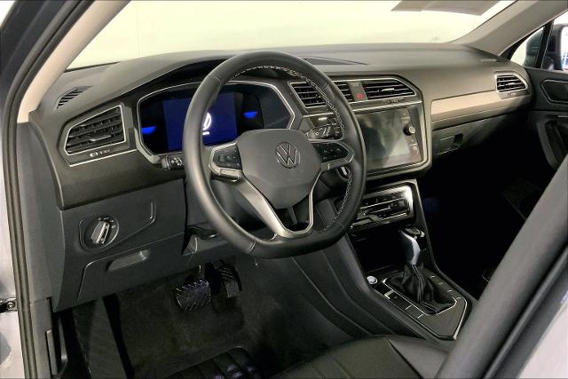 2024 Volkswagen Tiguan Vehicle Photo in KANSAS CITY, MO 64114-4502