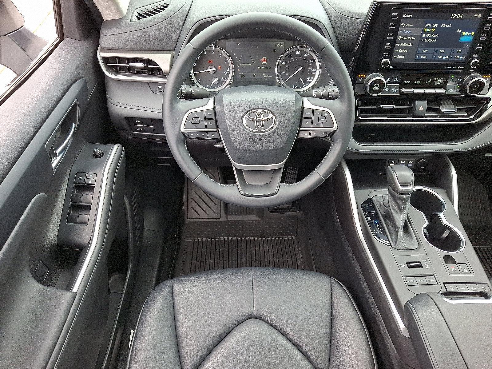 2022 Toyota Highlander Vehicle Photo in BETHLEHEM, PA 18017-9401