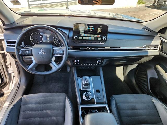 2024 Mitsubishi Outlander Vehicle Photo in AURORA, CO 80012-4011